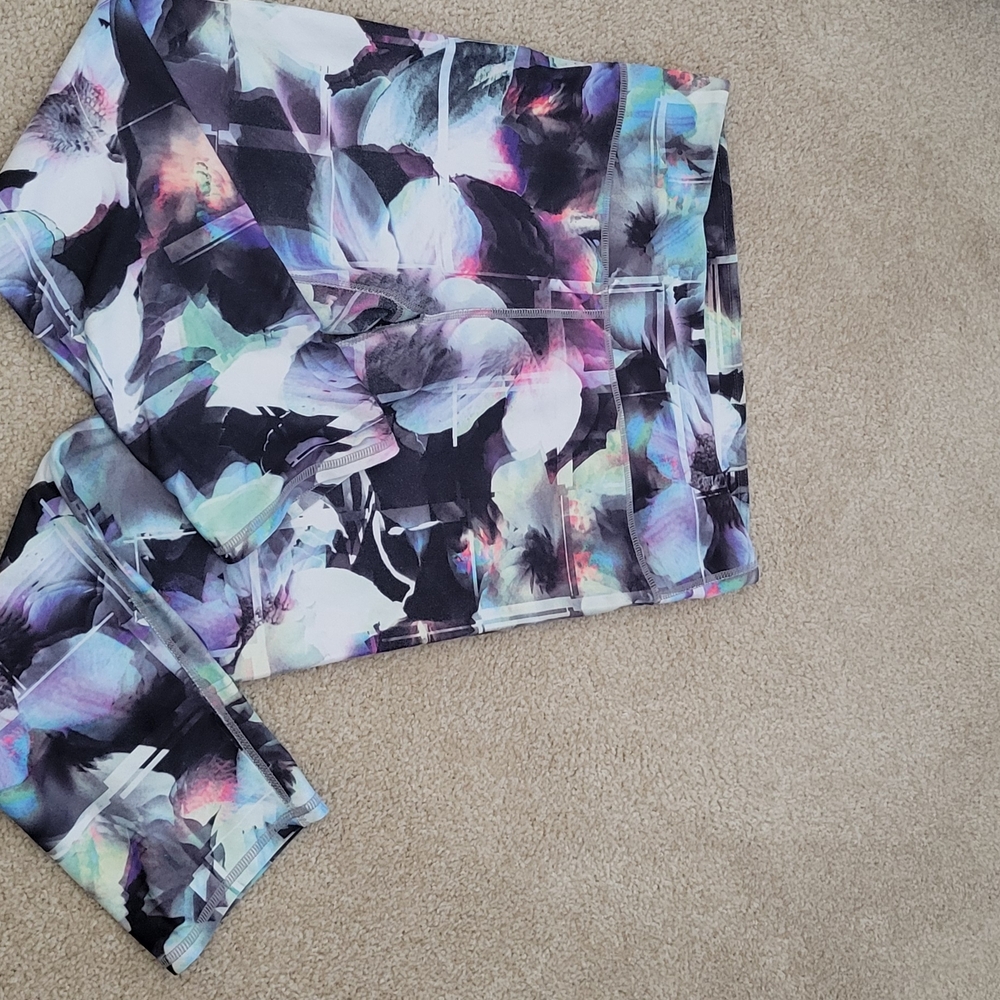 Fabletics Multicolor Abstract Leggings - Picture 3 of 5